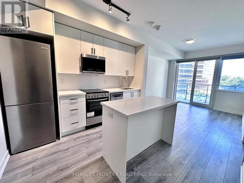 501 - 15 Ellerslie Avenue, Toronto, ON - Indoor Photo Showing Kitchen With Upgraded Kitchen