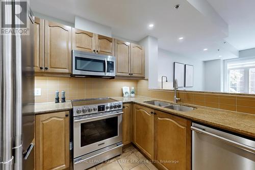 48 - 8 Brighton Place, Vaughan (Crestwood-Springfarm-Yorkhill), ON - Indoor Photo Showing Kitchen With Stainless Steel Kitchen With Double Sink