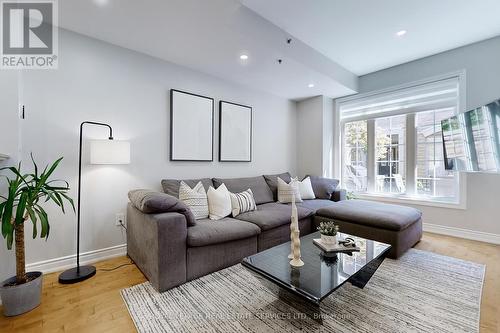 48 - 8 Brighton Place, Vaughan (Crestwood-Springfarm-Yorkhill), ON - Indoor Photo Showing Living Room