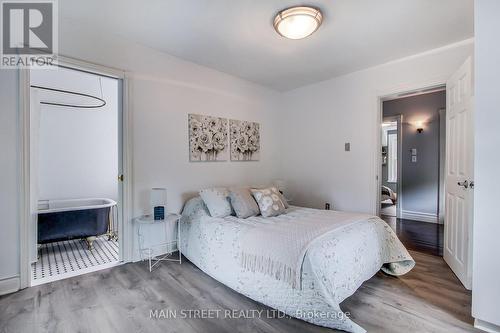 422 Tecumseth Street, Newmarket (Central Newmarket), ON - Indoor Photo Showing Bedroom