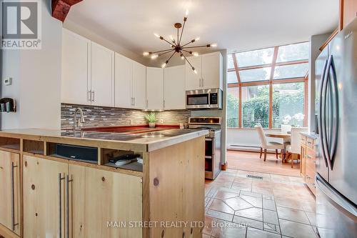 422 Tecumseth Street, Newmarket, ON - Indoor Photo Showing Kitchen