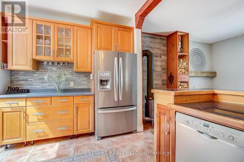 422 Tecumseth Street, Newmarket, ON - Indoor Photo Showing Kitchen