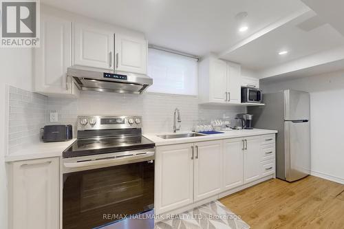 227 Rothbury Road, Richmond Hill, ON - Indoor Photo Showing Kitchen With Double Sink