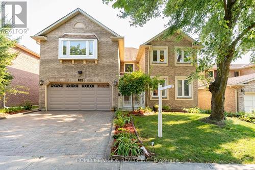 137 Old Surrey Lane, Richmond Hill, ON - Outdoor With Facade