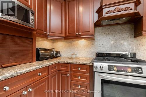 137 Old Surrey Lane, Richmond Hill (South Richvale), ON - Indoor Photo Showing Kitchen