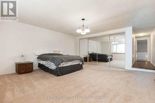 137 Old Surrey Lane, Richmond Hill, ON - Indoor Photo Showing Bedroom