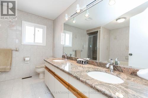 137 Old Surrey Lane, Richmond Hill, ON - Indoor Photo Showing Bathroom