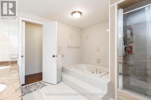 137 Old Surrey Lane, Richmond Hill, ON - Indoor Photo Showing Bathroom