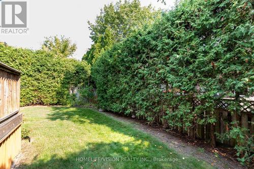 137 Old Surrey Lane, Richmond Hill, ON - Outdoor