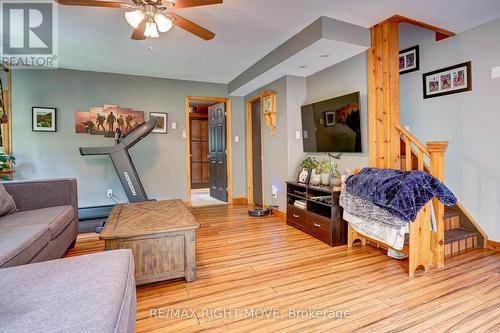 4410 Canal Road, Severn, ON - Indoor Photo Showing Living Room