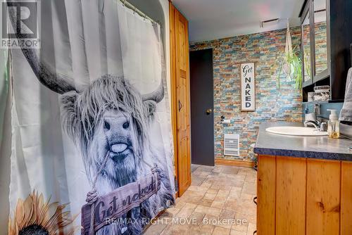 4410 Canal Road, Severn, ON - Indoor Photo Showing Bathroom