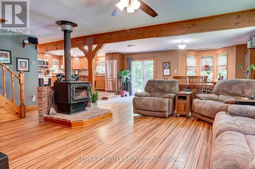 4410 Canal Road, Severn, ON - Indoor Photo Showing Living Room