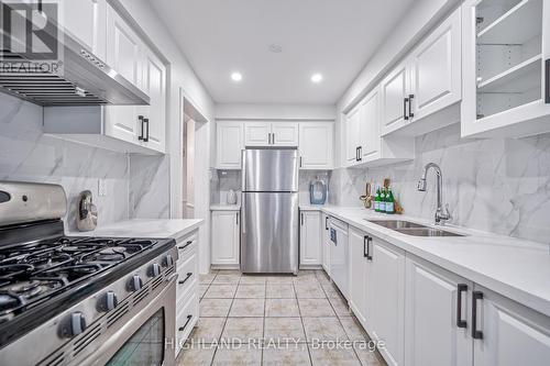 18 - 2051 Merchants Gate, Oakville (Glen Abbey), ON - Indoor Photo Showing Kitchen With Double Sink With Upgraded Kitchen