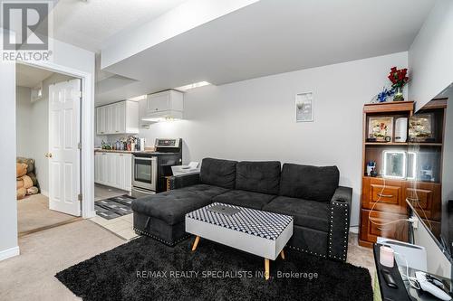 289 Brussels Avenue, Brampton, ON - Indoor Photo Showing Living Room