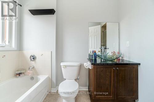 289 Brussels Avenue, Brampton, ON - Indoor Photo Showing Bathroom