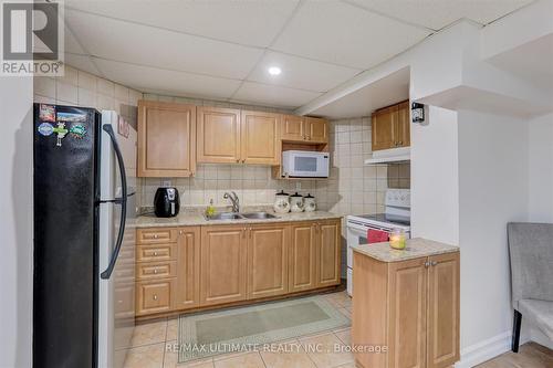 4414 Mayflower Drive, Mississauga, ON - Indoor Photo Showing Kitchen With Double Sink