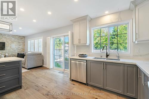 620 Hood Terrace, Milton (Coates), ON - Indoor Photo Showing Kitchen With Double Sink