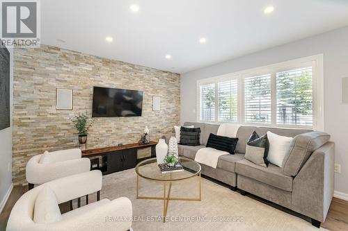 620 Hood Terrace, Milton (Coates), ON - Indoor Photo Showing Living Room