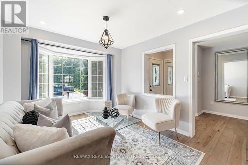 620 Hood Terrace, Milton (Coates), ON - Indoor Photo Showing Living Room