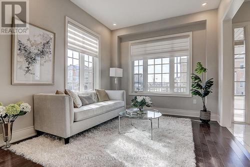 459 Threshing Mill Boulevard, Oakville, ON - Indoor Photo Showing Living Room