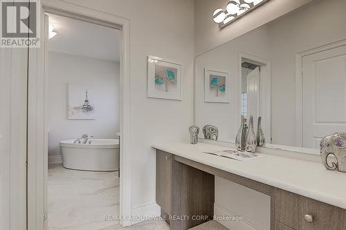 459 Threshing Mill Boulevard, Oakville, ON - Indoor Photo Showing Bathroom