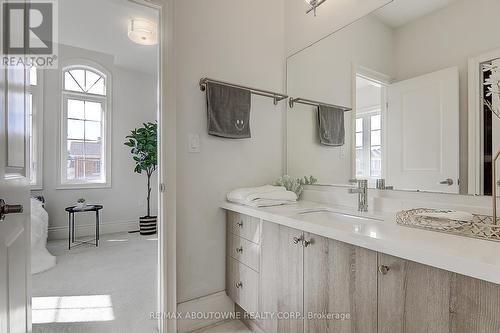 459 Threshing Mill Boulevard, Oakville, ON - Indoor Photo Showing Bathroom