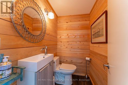 16 Cedar Dale Drive, Kawartha Lakes (Kirkfield), ON - Indoor Photo Showing Bathroom