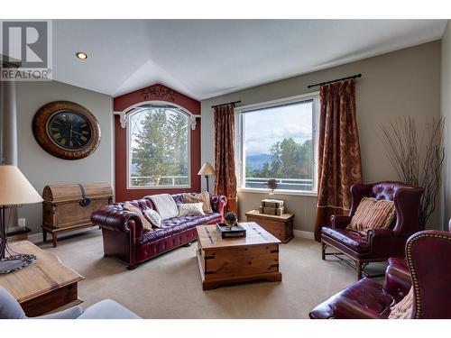 Siting/living room area on main floor - 1831 Horizon Drive, West Kelowna, BC - Indoor Photo Showing Living Room