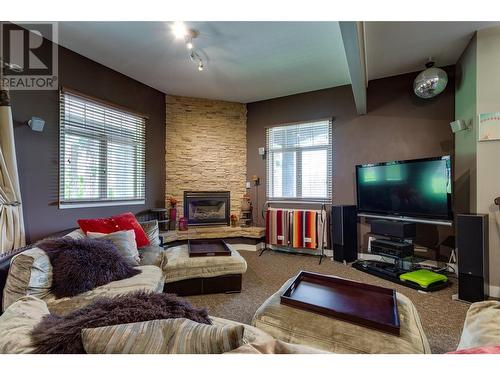 1831 Horizon Drive, West Kelowna, BC - Indoor Photo Showing Living Room With Fireplace