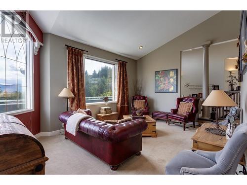 1831 Horizon Drive, West Kelowna, BC - Indoor Photo Showing Living Room