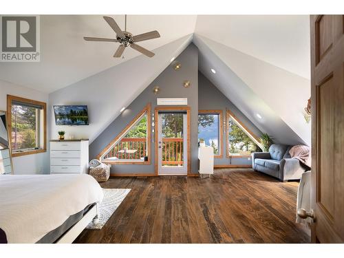 10231 Columbia Way, Vernon, BC - Indoor Photo Showing Bedroom