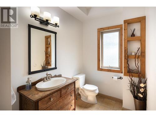 10231 Columbia Way, Vernon, BC - Indoor Photo Showing Bathroom