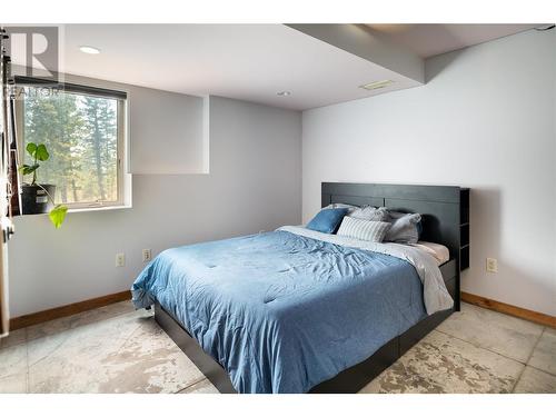 10231 Columbia Way, Vernon, BC - Indoor Photo Showing Bedroom