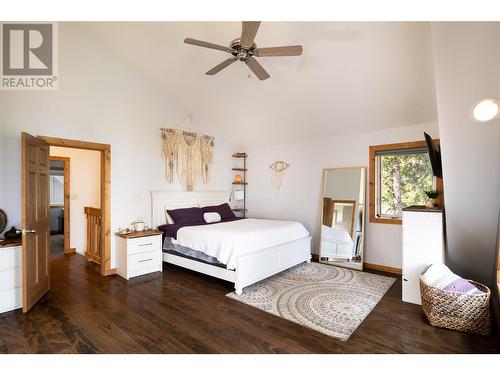 10231 Columbia Way, Vernon, BC - Indoor Photo Showing Bedroom