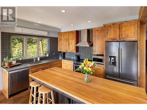 10231 Columbia Way, Vernon, BC - Indoor Photo Showing Kitchen