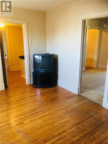 840-846 King Street E, Cambridge, ON - Indoor Photo Showing Living Room