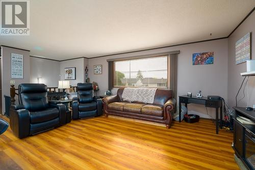 897 Windbreak Street, Kamloops, BC - Indoor Photo Showing Living Room