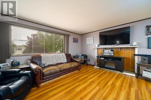 897 Windbreak Street, Kamloops, BC - Indoor Photo Showing Living Room With Fireplace