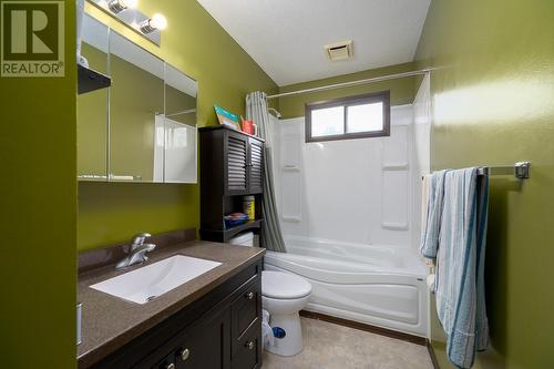 897 Windbreak Street, Kamloops, BC - Indoor Photo Showing Bathroom