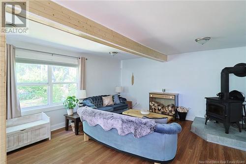 892 Pleasant Drive, Minto, NB - Indoor Photo Showing Living Room