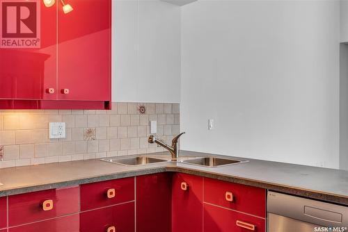 513 120 23Rd Street E, Saskatoon, SK - Indoor Photo Showing Kitchen