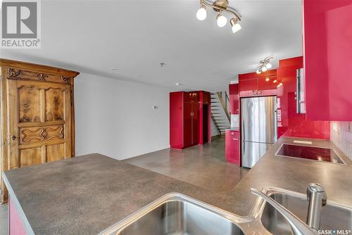 513 120 23Rd Street E, Saskatoon, SK - Indoor Photo Showing Kitchen