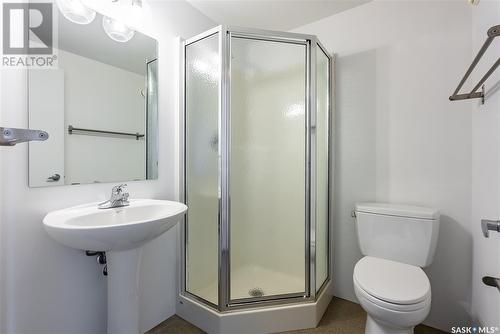 513 120 23Rd Street E, Saskatoon, SK - Indoor Photo Showing Bathroom