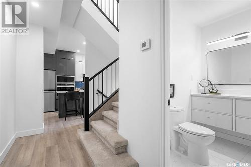 928 Temperance Street, Saskatoon, SK - Indoor Photo Showing Bathroom