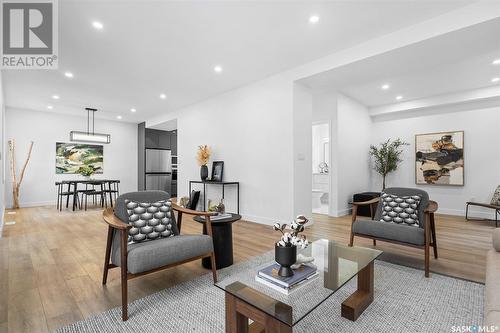 928 Temperance Street, Saskatoon, SK - Indoor Photo Showing Living Room