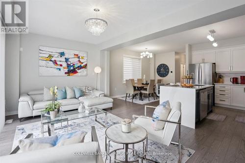 62 Clipper Lane, Clarington (Bowmanville), ON - Indoor Photo Showing Living Room