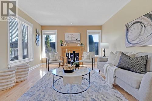 27 Tracey Court, Whitby (Taunton North), ON - Indoor Photo Showing Living Room