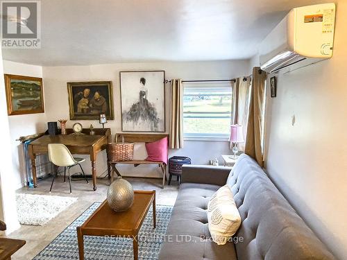 103 Second Street, Deseronto, ON - Indoor Photo Showing Living Room