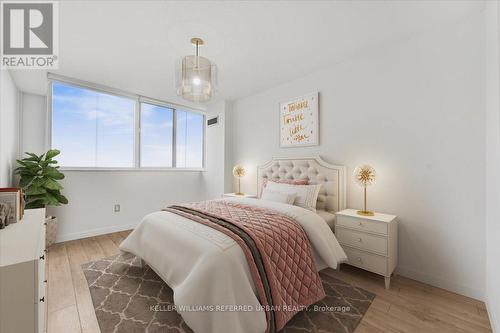 1401 - 3000 Bathurst Street, Toronto (Englemount-Lawrence), ON - Indoor Photo Showing Bedroom