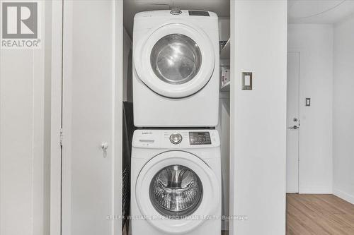 1401 - 3000 Bathurst Street, Toronto (Englemount-Lawrence), ON - Indoor Photo Showing Laundry Room